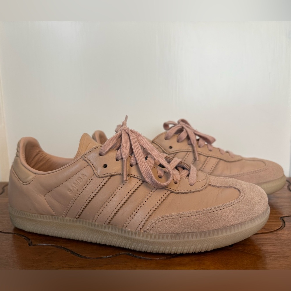 adidas samba Women's Sneakers in Light Pink/nude/beige